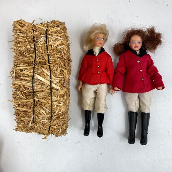 Breyer Brown Vintage Horse Barn Playset | Includes Dolls & Accessories - Picture 6 of 11